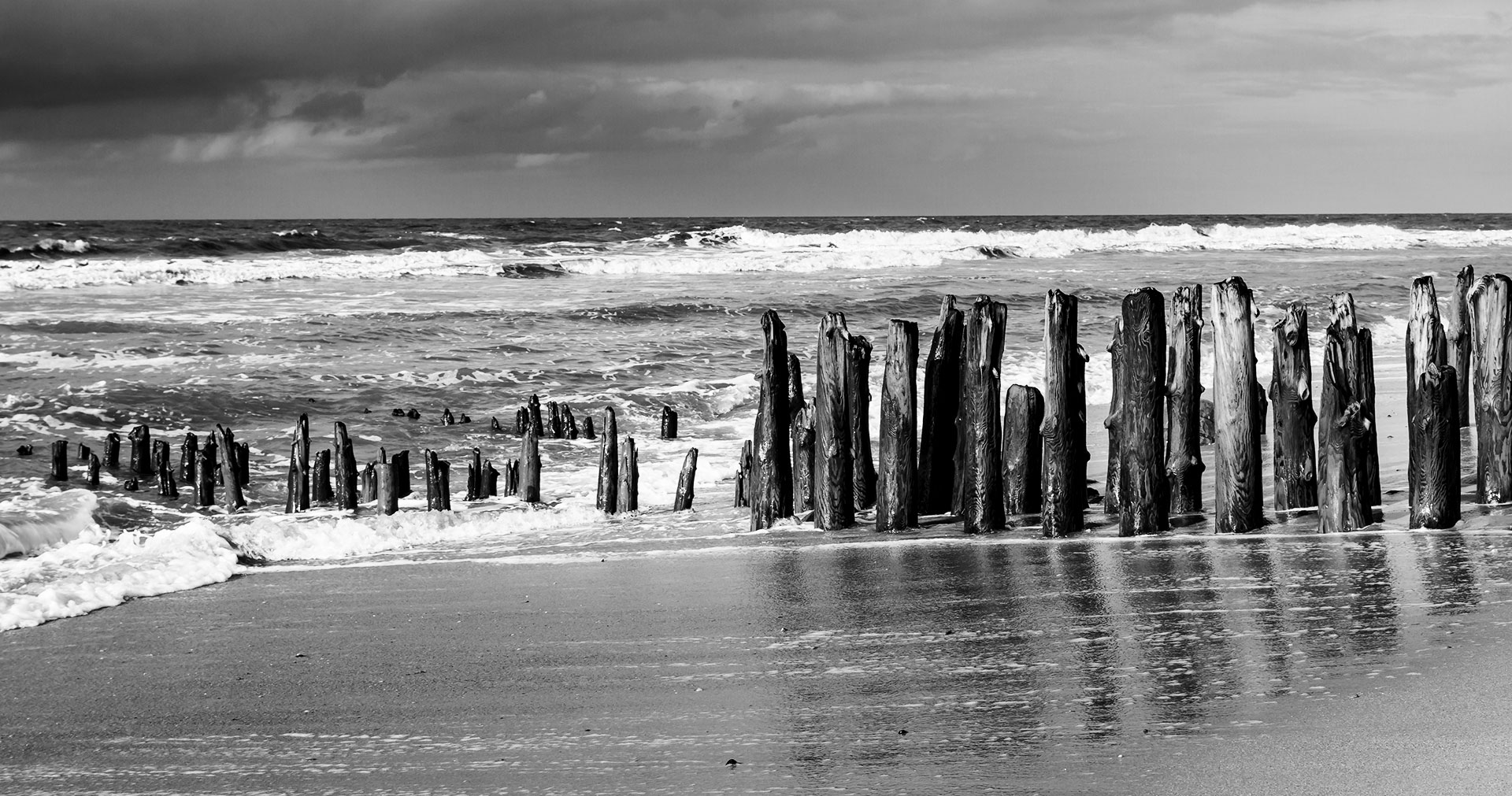 Sylt Insel Meer Brandung Buhnen schwarz weiss, Sylt island sea shore groynes black and white