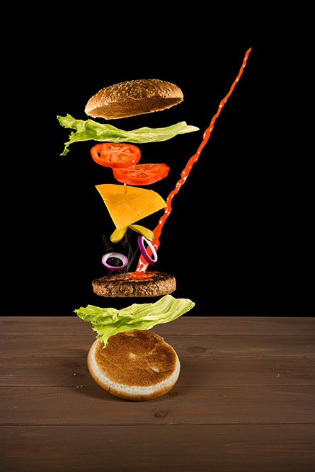 Fliegender Hamburger mit Käse, flying cheeseburger