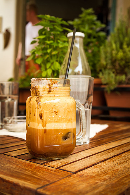 Traditioneller griechischer Frappe - Traditional Greek frappe