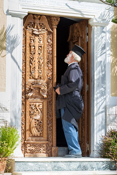 Griechische Pfarrer tragen Jeans - Greek pastors wear jeans