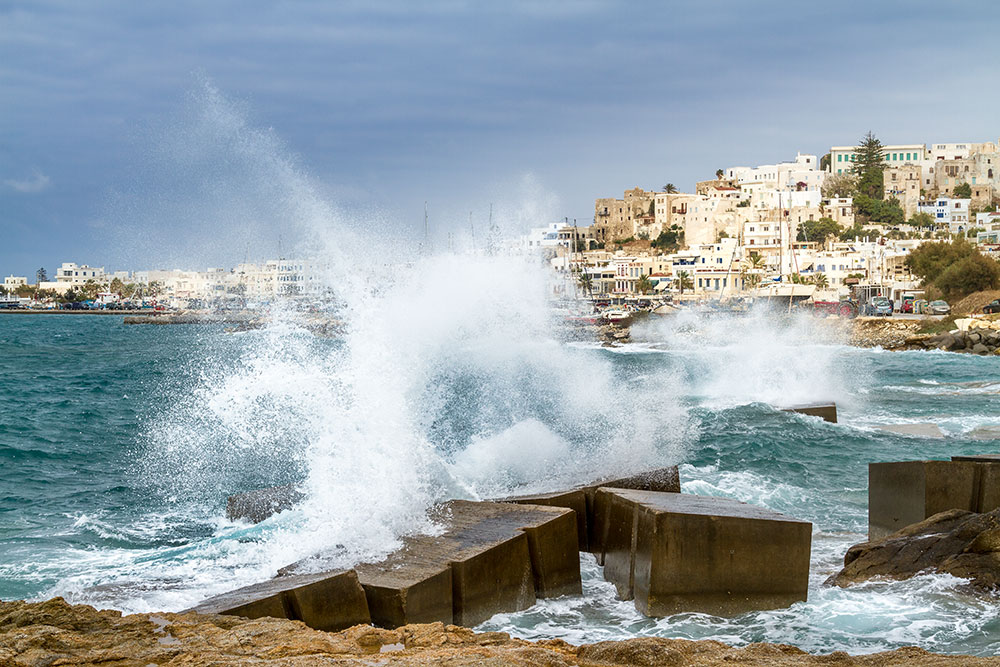Naxos Stadt bei Sturm und Seegang - Naxos town during storms and swells