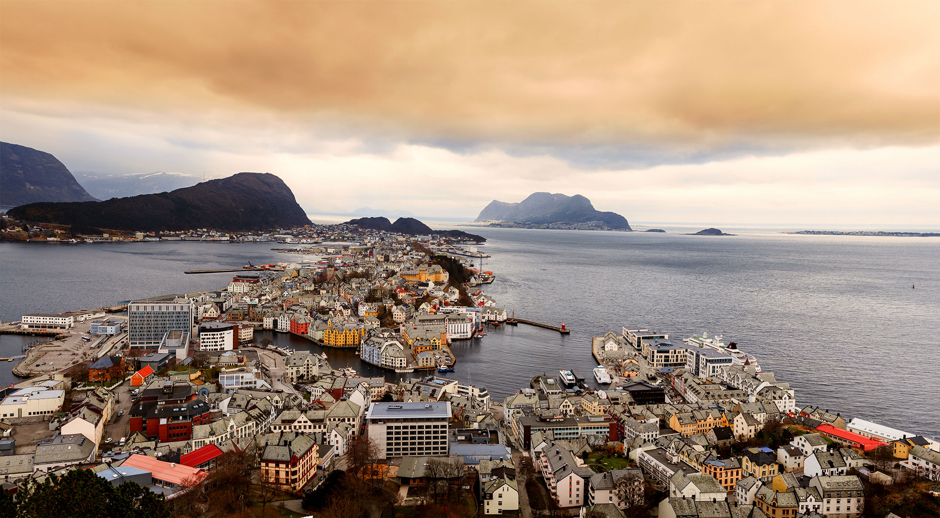 Alesund Panorama dramatischer Himmel, Alesund Panorama dramatic sky